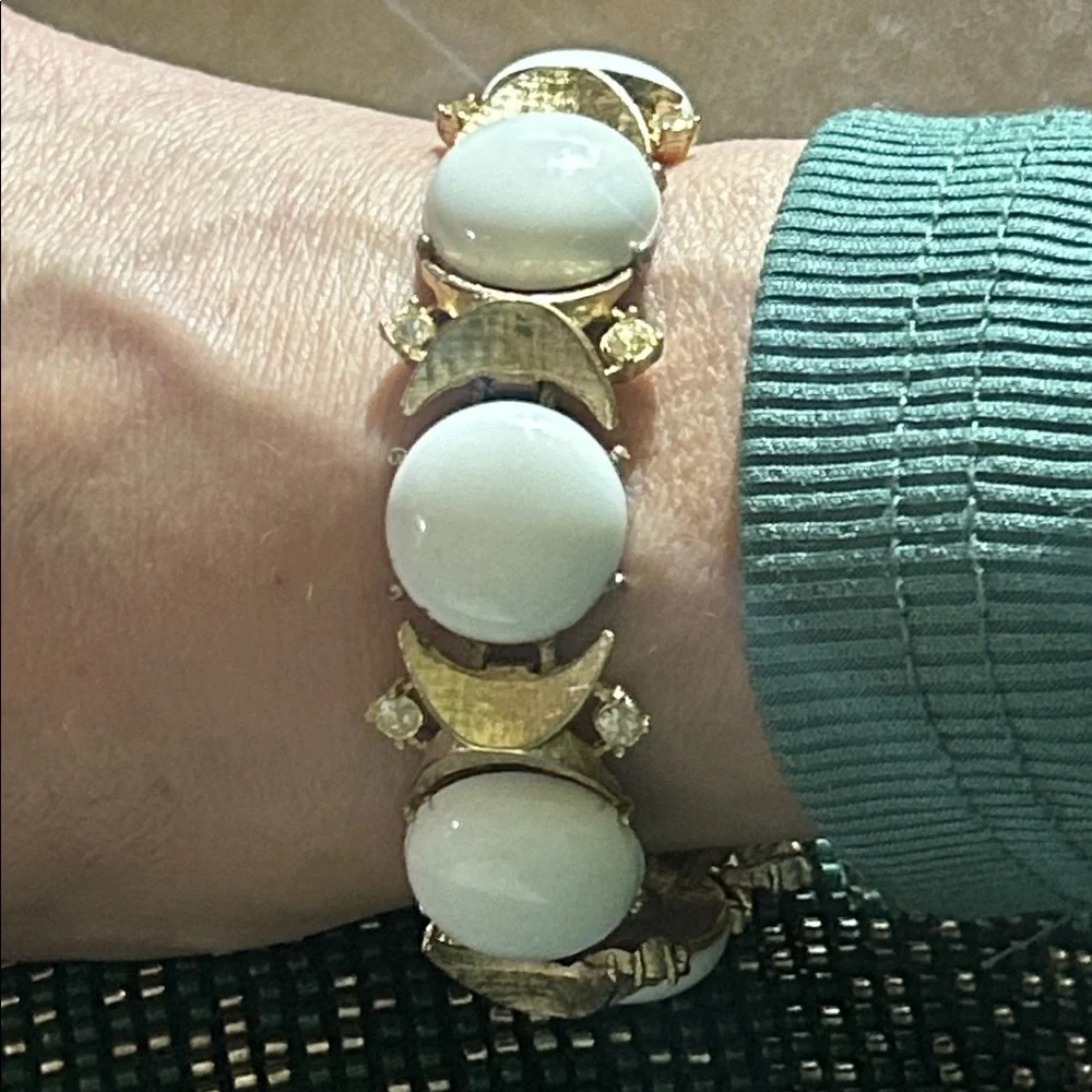 Chunky Sarah Coventry Gold and White Bracelet